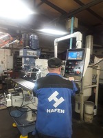 Instalacja uniwersalnej frezarki do metalu serii UWF 90,